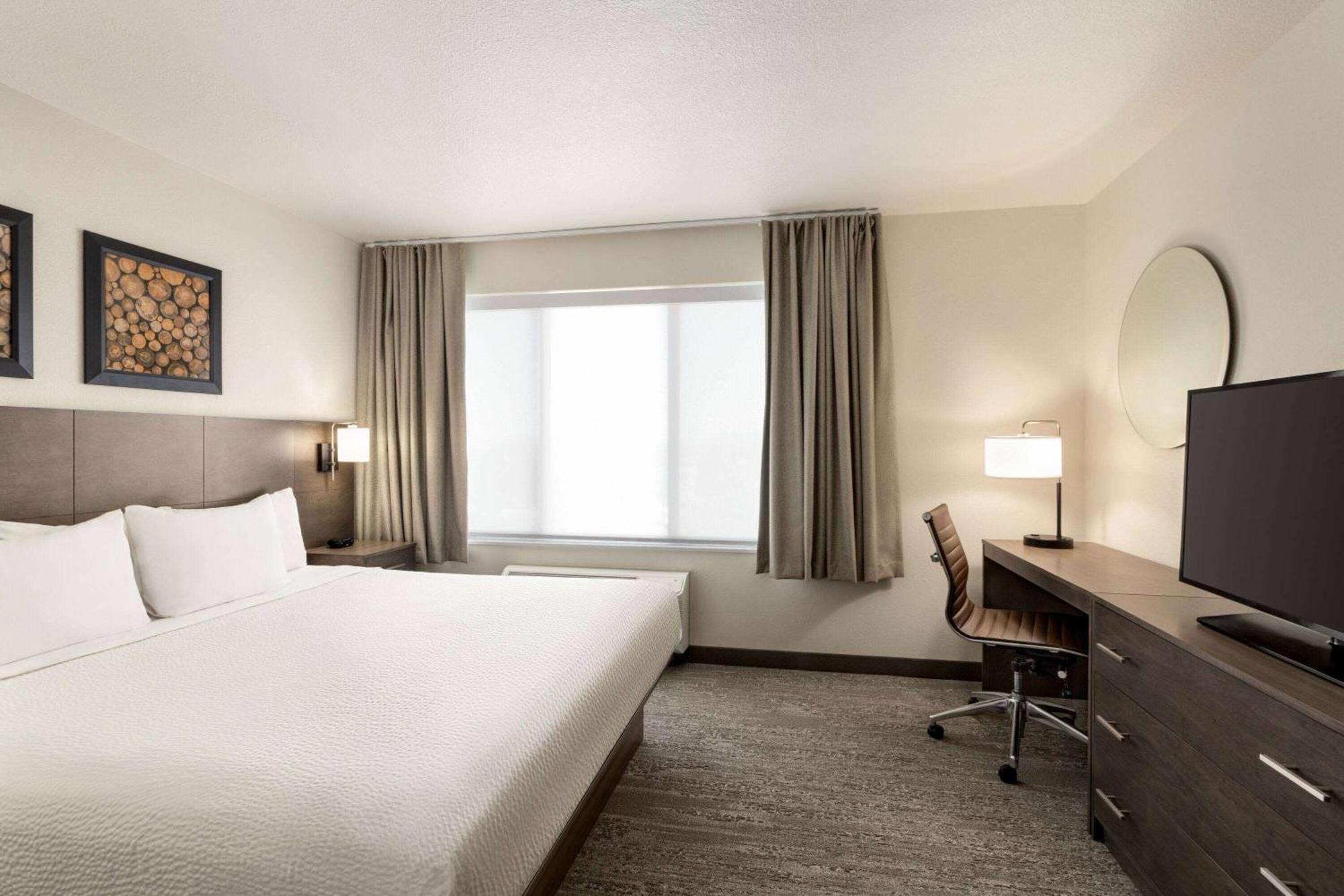 One-Bedroom King Suite Non-Smoking